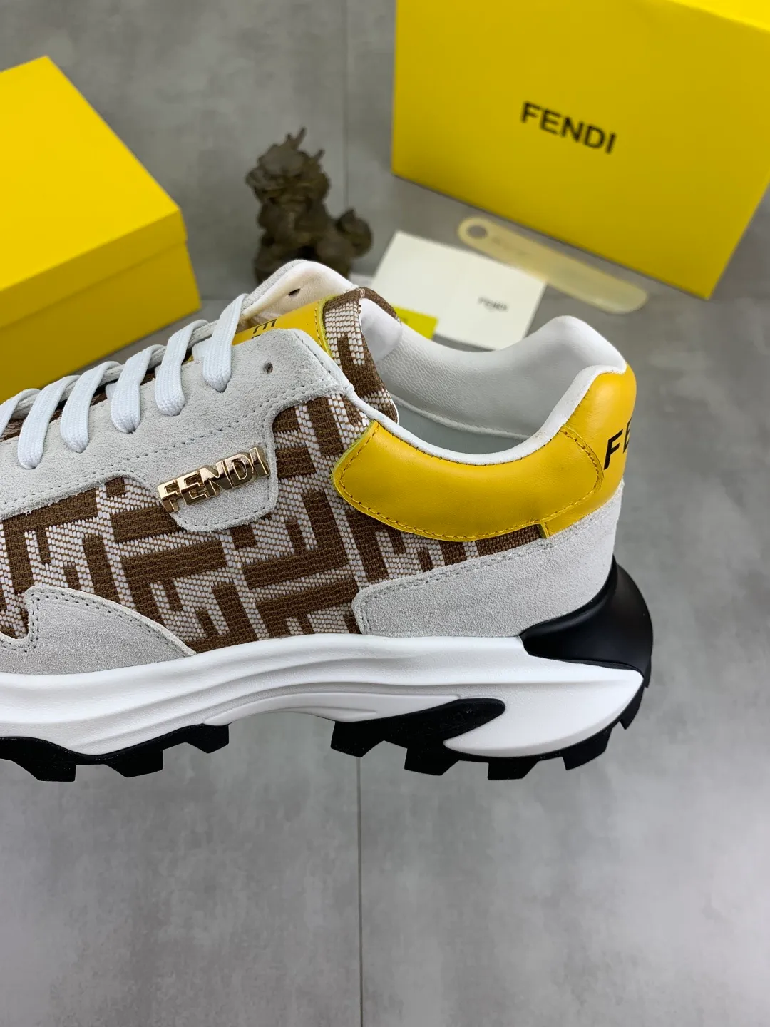 ​Men's shoes 💰P440 💰【New】Little monster 🆘 New FENDI 🕶️🕶️Simple routing effect, showing an elegant and cool driving shoe 🎬Using imported calfskin + first-layer pigskin lining🐂Excellent material🎬Detailed workmanship 🤗Comfortable foot feel➰➰. ​Pair it with any outfit to show your taste and temperament, low-key luxury ♻️Design ​simple and elegant ​noble and fashionable 🍃​Very loved and favored by trendy men 💓❤️Size: 38-44 (45 customized) 3️⃣ colors available